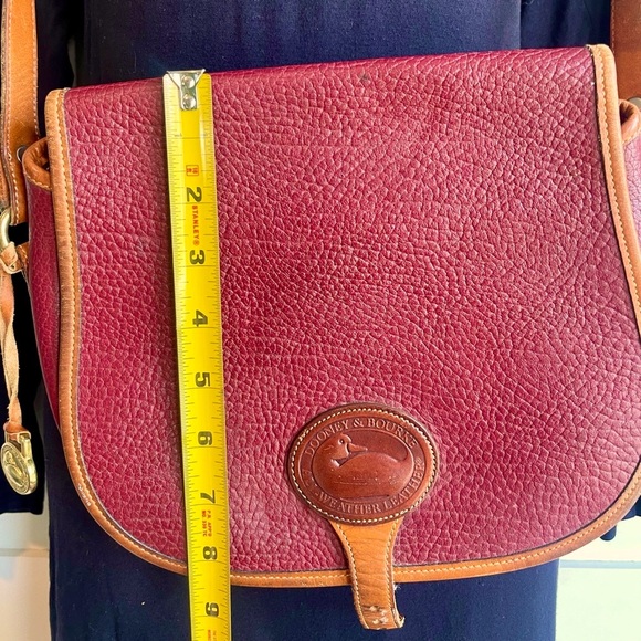 Authentic, vintage Dooney & Bourke crossbody! - Picture 10 of 11
